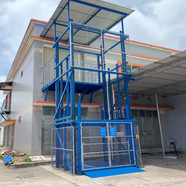 汕头建材厂室外升降货梯安装